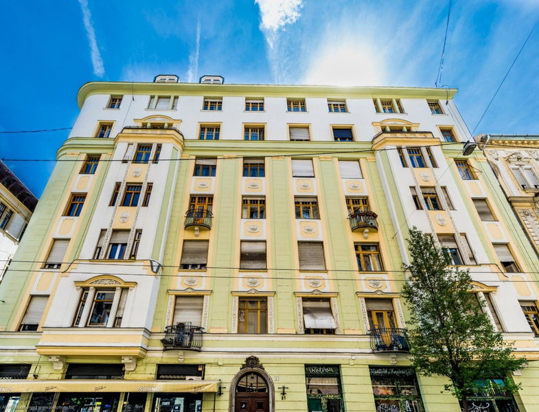 BpR W21 Retro Home with balcony, Budapest, Hungary