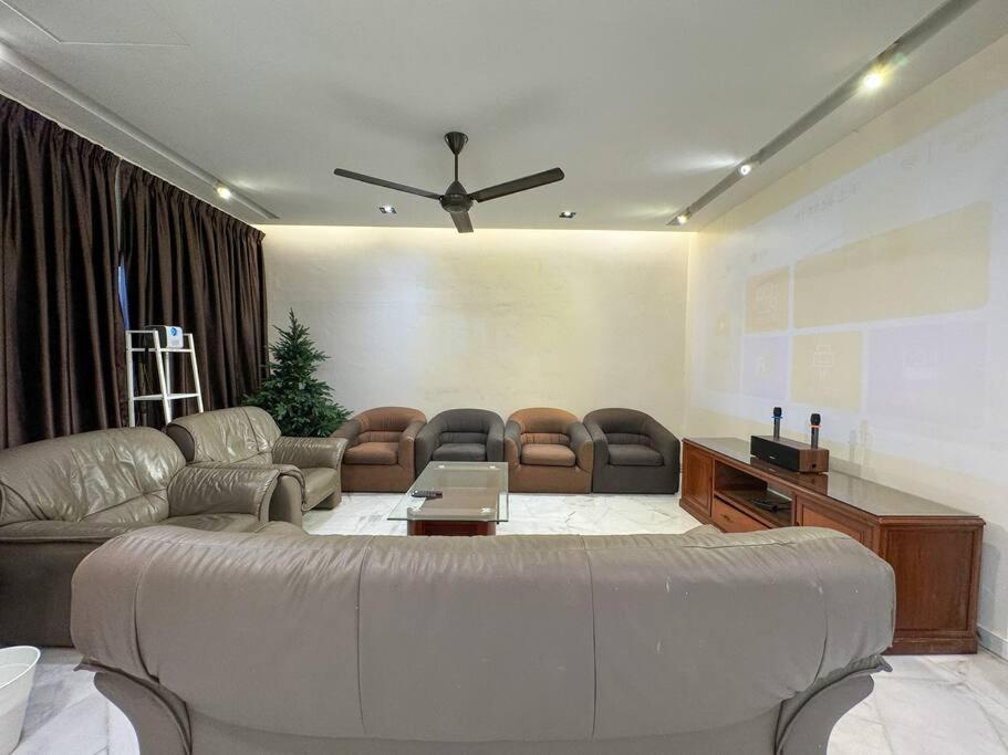 Hotel · Gathering l Wedding House l 18paxTaman OUG KL, Kuala Lumpur