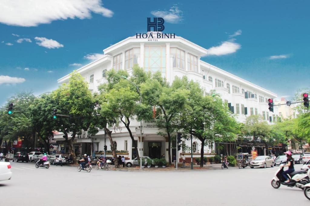Hotel · Hoa Binh Hotel, Hanoi