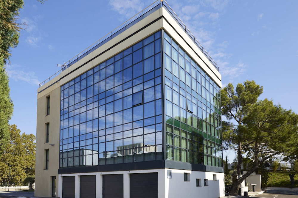 Hotel · Apparthotel La Girafe, La Penne-sur-Huveaune