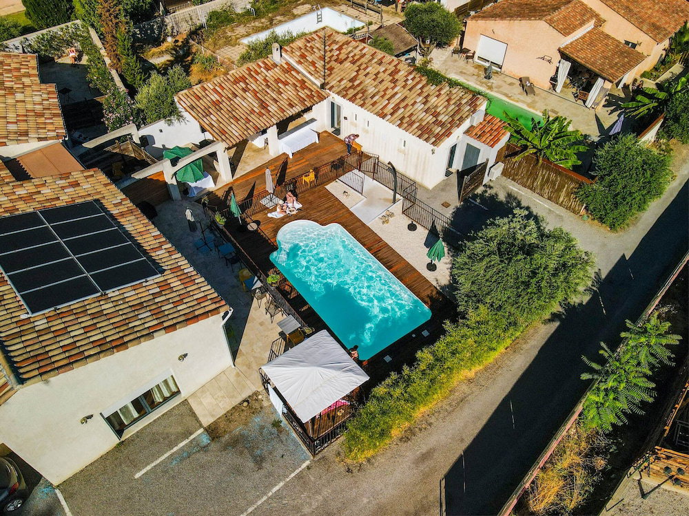 Hotel · Auberge Les Galets Hotel Restaurant, Peyruis