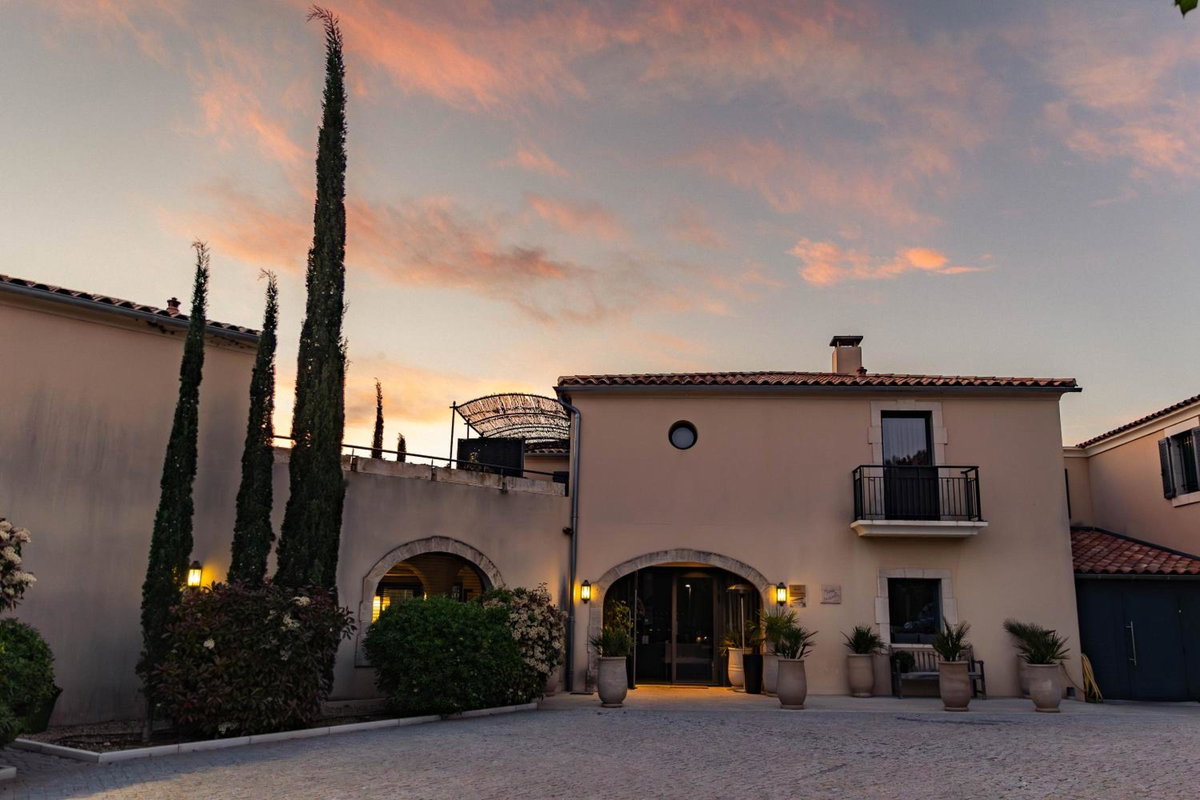 Hotel · Du Côté Des Olivades, Paradou