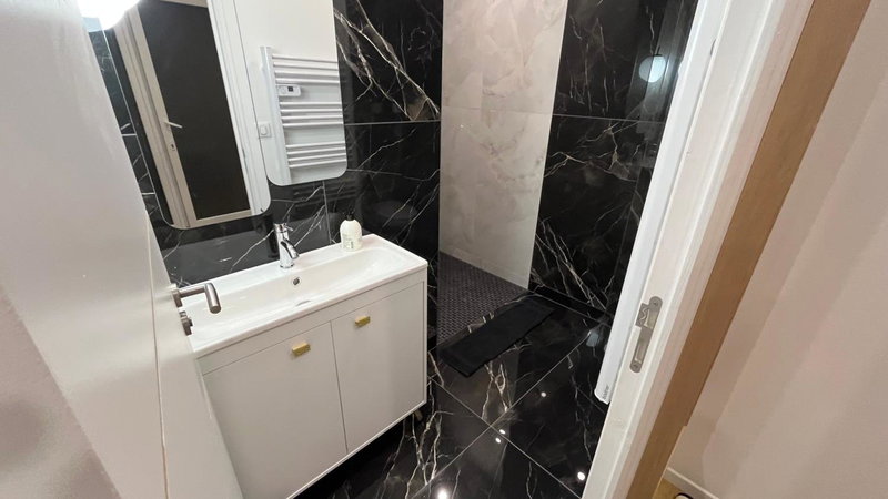 Appartement Luxe Jaune, Saint Etienne, France
