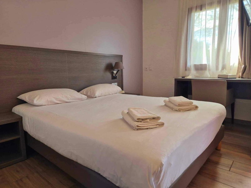 Logis Hôtel Le Mistral - Restaurant - Montélimar Sud, Montélimar, France