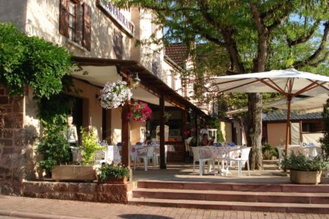 Hotel · Auberge Aux Portes de Conques, Saint-Cyprien-sur-Dourdou