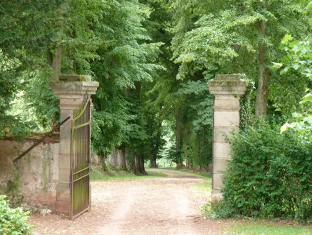 Chateau De Clusors, Saint-Menoux, France