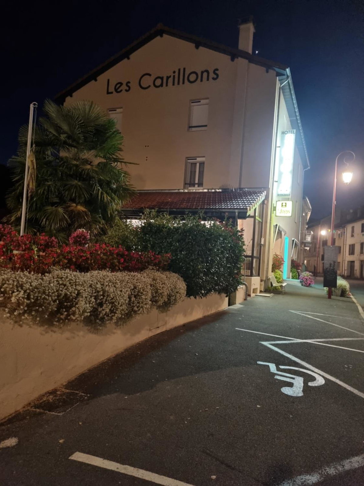 Hotel · Logis hôtel restaurant les Carillons, Cransac