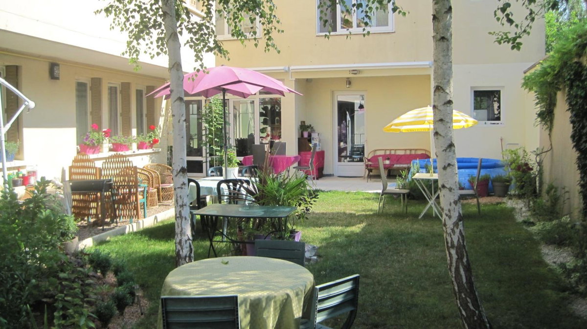Hotel · Maison Saint Louis, Paray-le-Monial