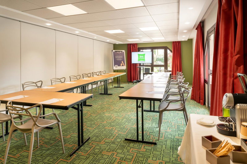 Ibis Styles Lisieux Normandie, Lisieux, France