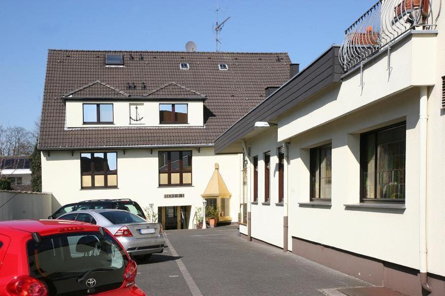 Hotel Flora, Deutschland