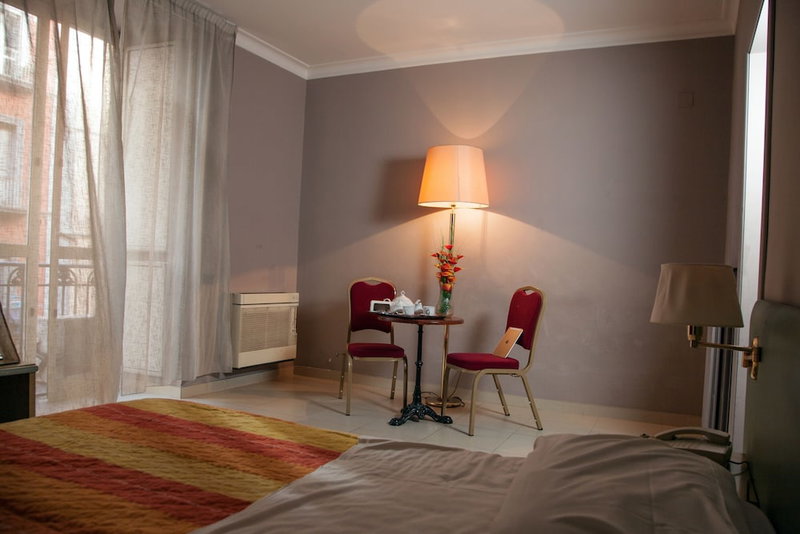 Hotel La Pace, Naples, Italy
