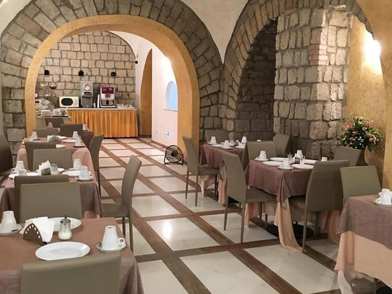 Hotel La Pace, Naples, Italy