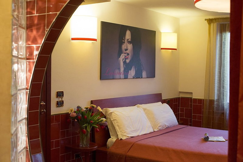 Suite & Breakfast 7 Vizi, Lazise, Italy
