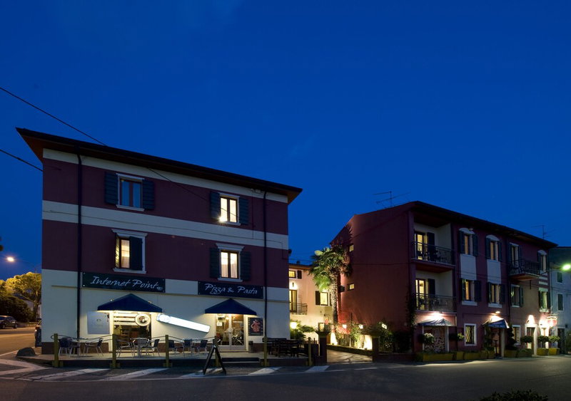 Suite & Breakfast 7 Vizi, Lazise, Italy