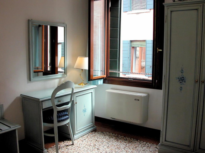 Guesthouse Ca' San Marcuola 2, Venice, Italy