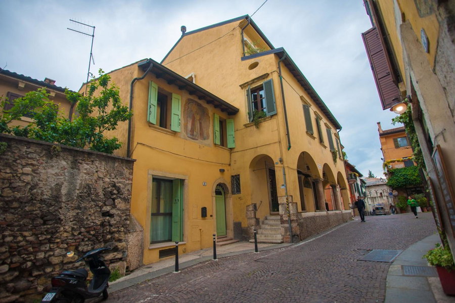 Palazzo Ponte Pietra, Verona, Italy