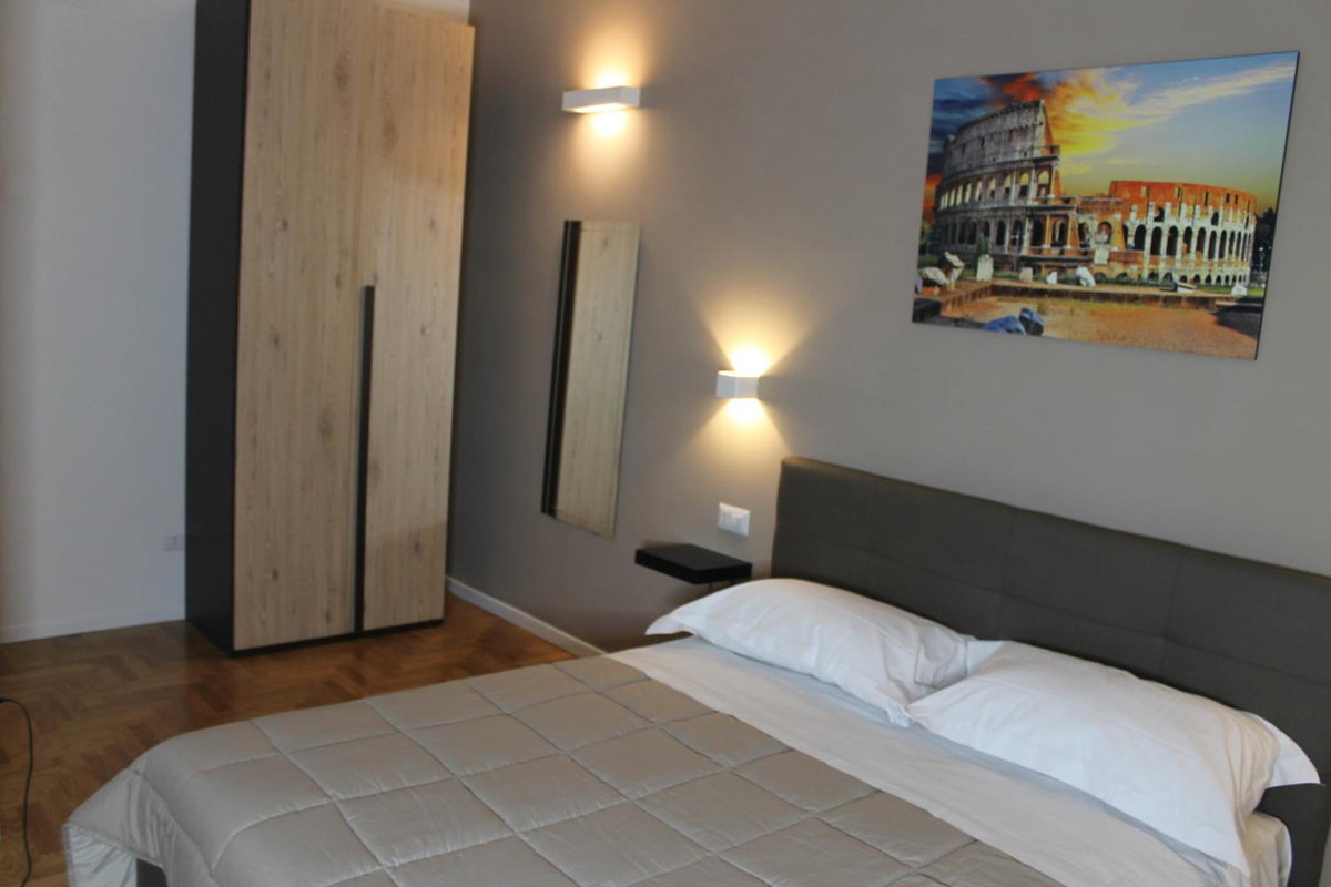 Roma suite Piramide, Italy