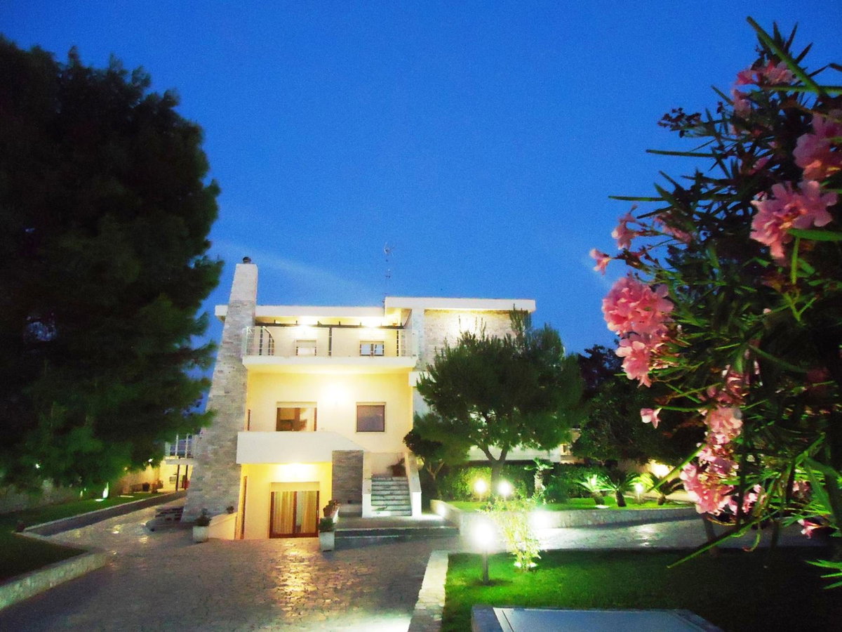 Villa Dafne, Italia