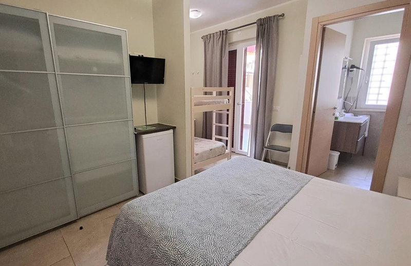 Guest House Roma Express, Ladispoli, Italy