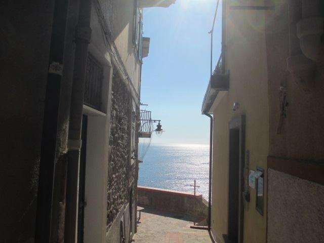 La Linea D'Acqua, Manarola, Italy
