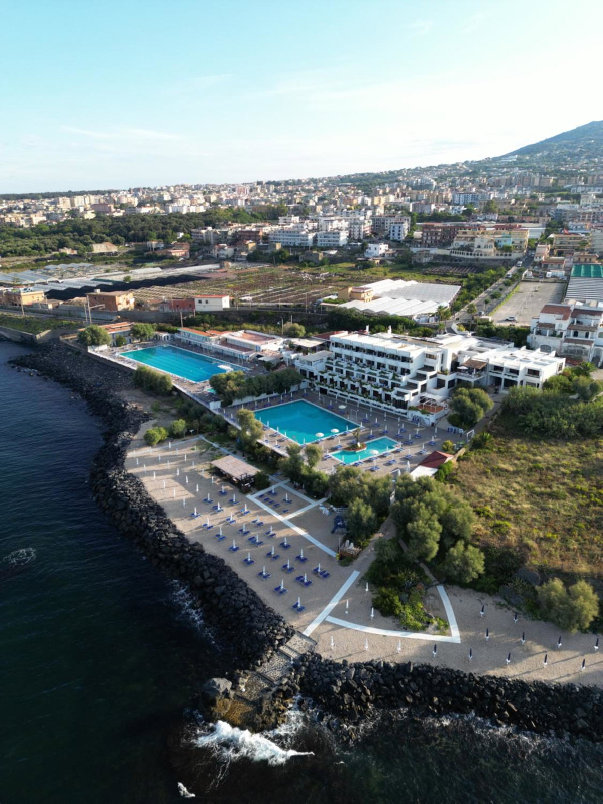 Puntaquattroventi, Италия