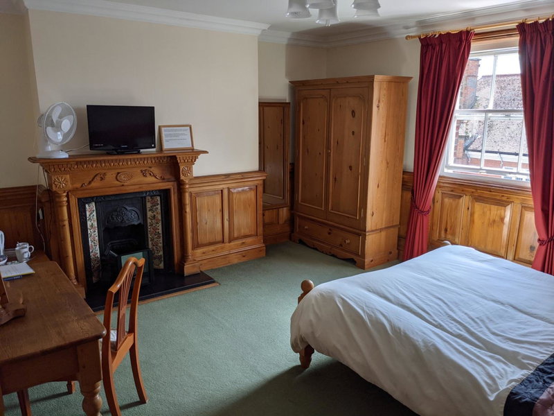 The Londesborough Arms bar with en-suite rooms, Market Weighton, United Kingdom