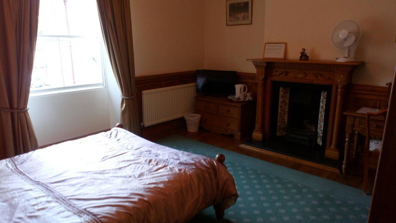 The Londesborough Arms bar with en-suite rooms, Market Weighton, United Kingdom