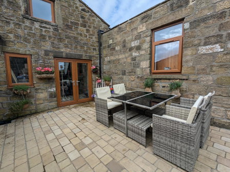 Cozy Cottage Close to Haworth Sleeps 2 with Garden, Keighley, United Kingdom