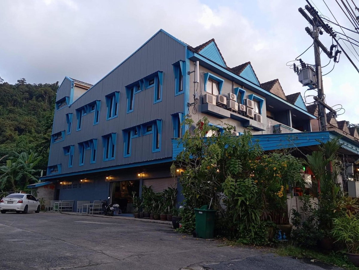 Seabox Khaolak Hostel, Thailand