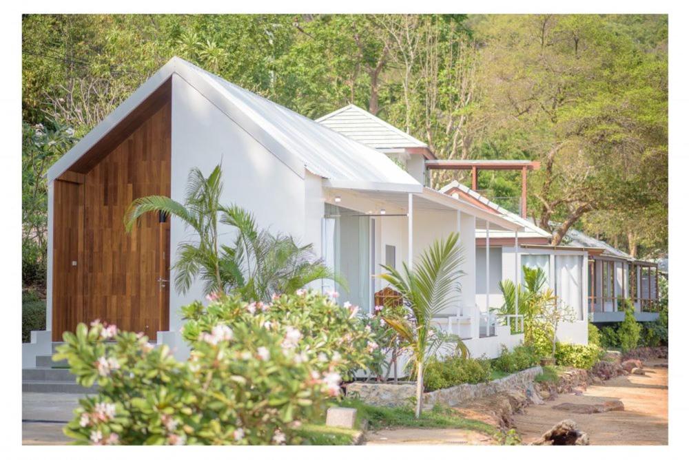 Seashell Village Resort, Thailand