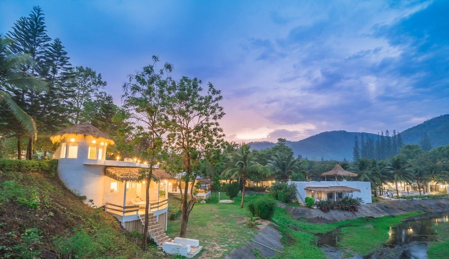 Baan Aom Kod Kun Kao, Suan Phueng, Thailand
