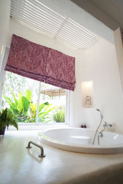 Baan Aom Kod Kun Kao, Suan Phueng, Thailand