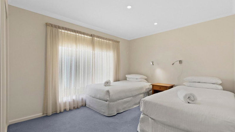 Aegina - Scenic Lakeside Family Retreat, Metung, Australia