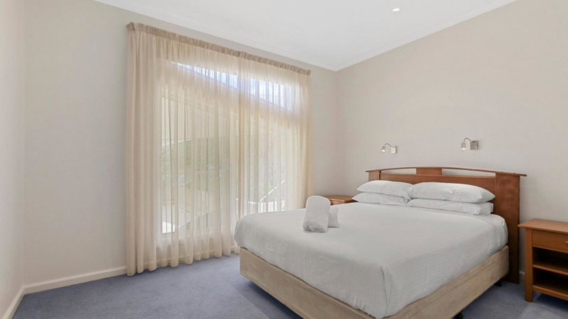 Aegina - Scenic Lakeside Family Retreat, Metung, Australia