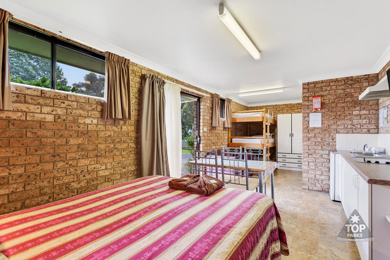 Fossicker Caravan Park, Glen Innes, Australia