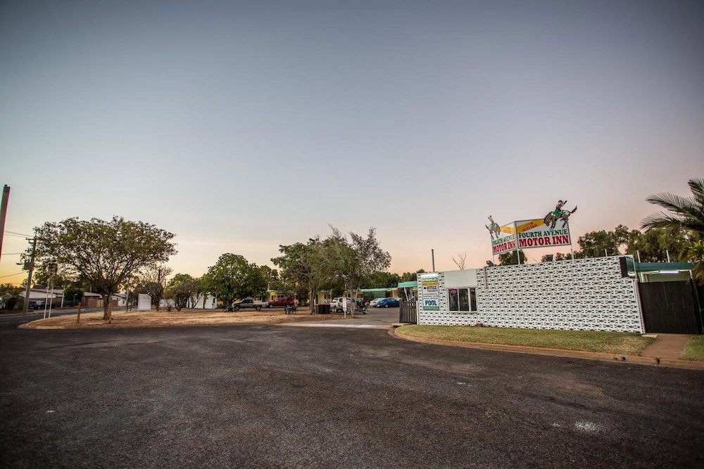 Hotel · Fourth Avenue Motor Inn, Parkside