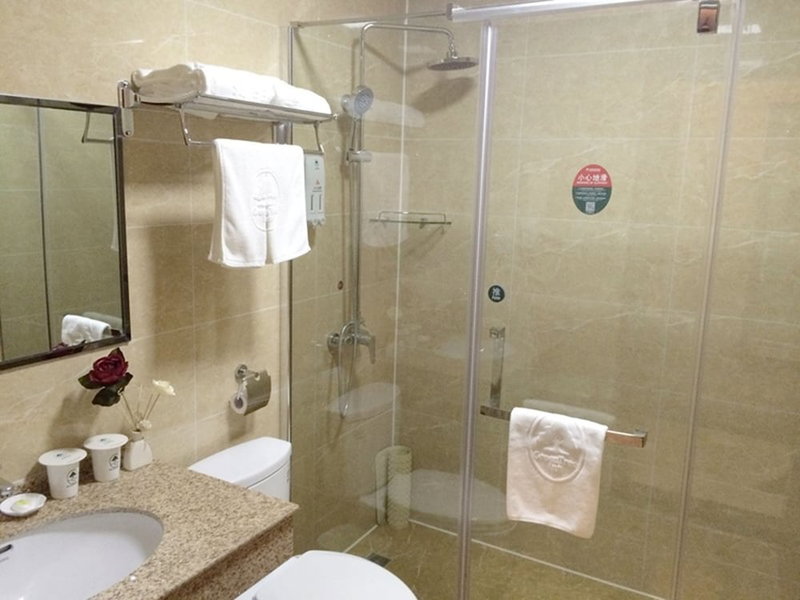 GreenTree Inn Suqian Sihong Passenger Station Zhongyuan Logistics District Hotel, Suqian, China