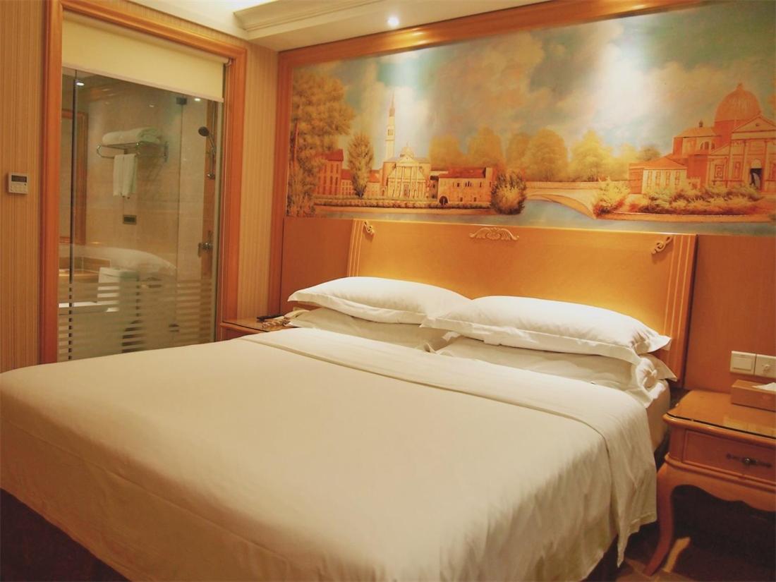 Vienna Hotel Shenzhen Nanshan Yilida, China