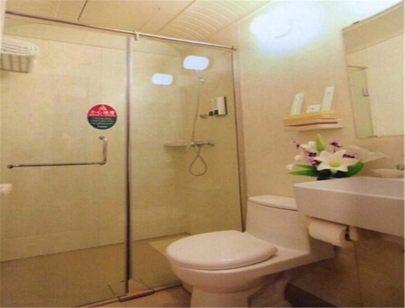 GreenTree Inn Liaoning Dalian Railway Station South Shengli Square Express Hotel, Dalian, China
