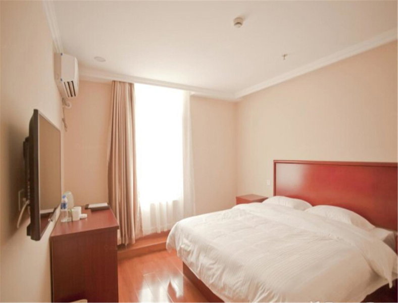 GreenTree Inn Liaoning Dalian Railway Station South Shengli Square Express Hotel, Dalian, China