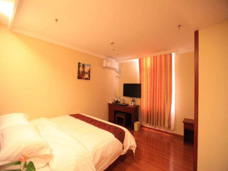 GreenTree Inn Liaoning Dalian Railway Station South Shengli Square Express Hotel, Dalian, China