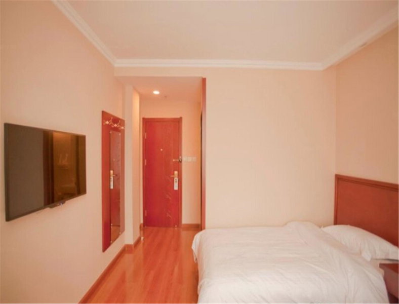 GreenTree Inn Liaoning Dalian Railway Station South Shengli Square Express Hotel, Dalian, China