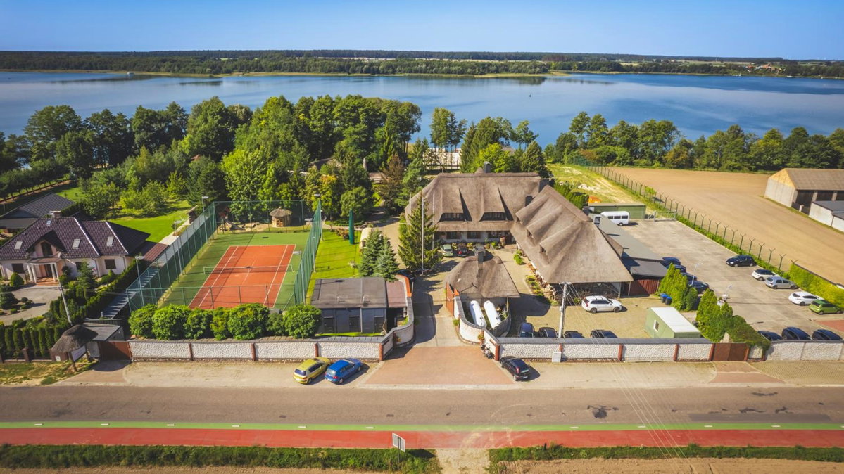 Hotel · Dom Wypoczynkowy "Pod Strzechą" w Giewartowie, Giewartów