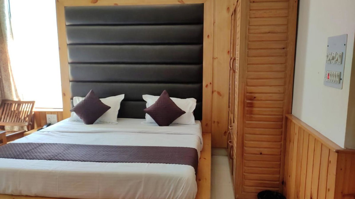 Hotel · Greenwoods Inn Mcleodganj #Parking #lift #All Balcony Rooms #Rooftop Terrace #Prime Location # Close to the Triund Trek Point 400 Mtr Head, McLeod Ganj