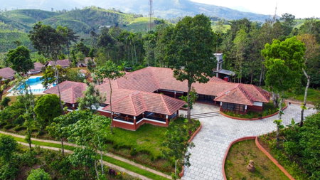 Pranavam Resort & Spa, Padinjarathara, India
