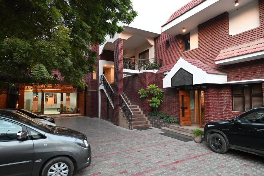 Little Chef Hotel, Kānpur, India