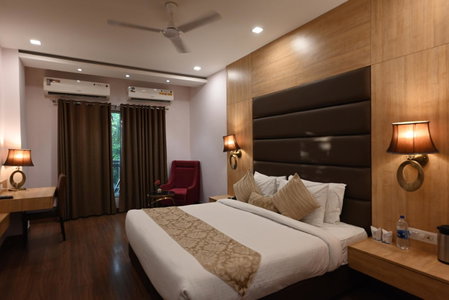 Little Chef Hotel, Kānpur, India