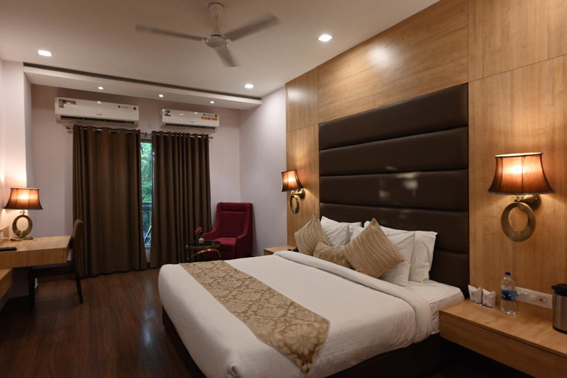 Little Chef Hotel, Kānpur, India