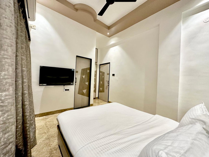 TAKHT- Executive Suites and Rooms, Chinchiwad, India