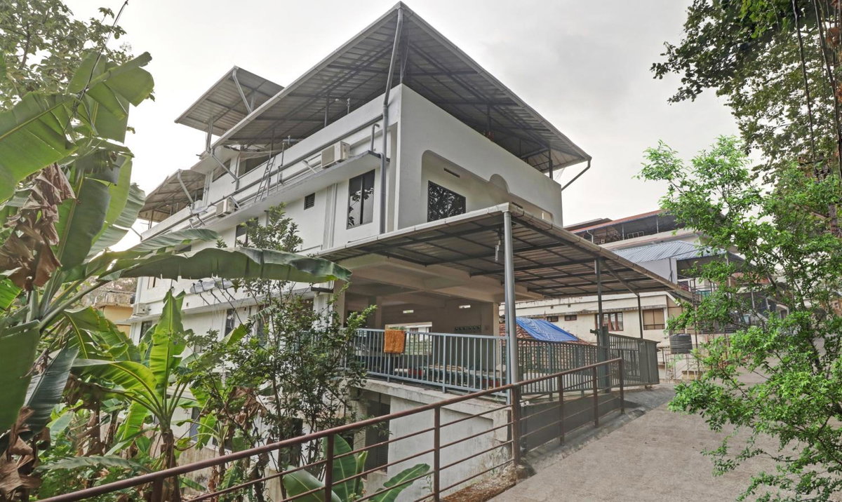 Nirupama,Hotel Aluva 700 Mtr From Aluva Railway Station, India